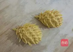 Illustration of how to make pumpkin and hedgehog steamed buns 12