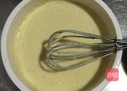 Illustration of how to make banana waffles 3