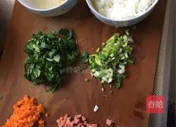 Illustration of how to make egg fried rice 1