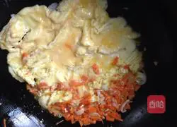 Illustration of how to make carrot and egg fried rice 6