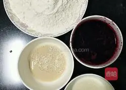 Illustration of how to make beetroot and rose steamed buns 1