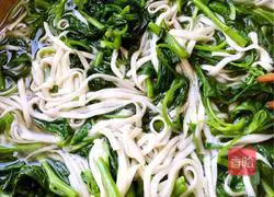 Illustration of how to make water spinach noodles 3