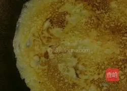 Illustration of how to make potato and egg pancakes 12