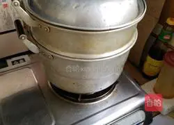 Illustration of how to make pork and radish stuffed buns 7