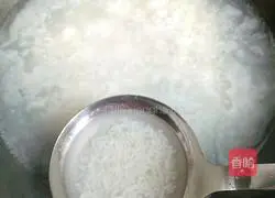 Illustration of how to make egg drop rice wine glutinous rice balls 3