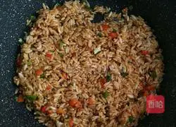 Illustration of how to make fried rice with bacon rolls 3