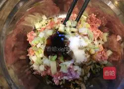 Illustration of how to make pickled cabbage and pork buns 6