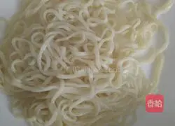 Illustration of how to make tomato and egg fried noodles 2