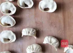 Illustration of how to make leek, egg and shrimp skin dumplings 7