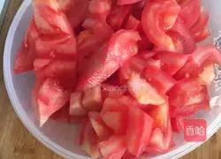 Illustration of how to make tomato and egg fried noodles 1