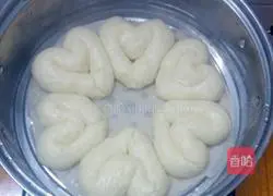 Illustration of how to make love steamed buns 11