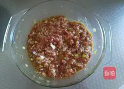 Illustration of how to make Lianghe noodles and donkey meat stuffed buns 15