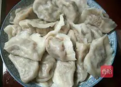 Illustration of how to make cabbage and pork dumplings 7