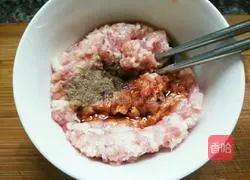 Illustration of how to make meatball noodles 4