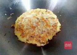 Illustration of how to make meat and egg pancakes 6