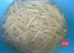 Illustration of how to make strips (mixed noodles) 6