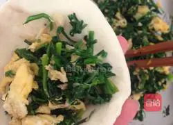 Illustration of how to make shepherd's purse and egg pancakes 6