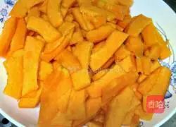 Illustration of how to make pumpkin buns 2