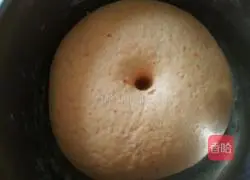 Illustration of how to make hot dog buns with mashed carrots 3