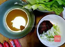 Illustration of how to make crispy egg-filled pancakes 2