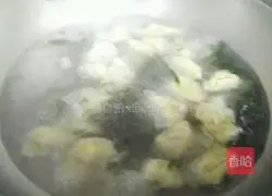 Illustration of how to make seaweed and shrimp skin wontons 4