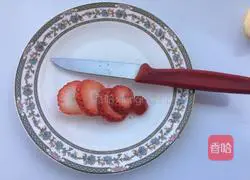 Illustration of how to make fruit sandwich platter 6