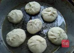 Illustration of how to make fried buns 13