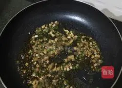 Illustration of how to make fried rice with colorful peppers, bacon and mushrooms 3