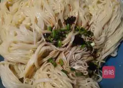 Illustration of how to make cucumber noodles 7