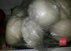 Illustration of how to make fried steamed buns with eggs 2