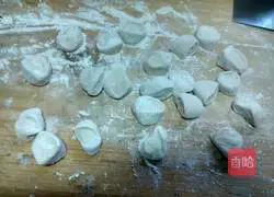 Illustration of how to make zucchini and egg dumplings 12