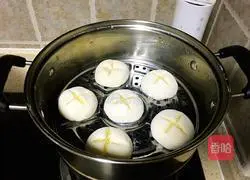 Illustration of how to make coconut blossom steamed buns 13