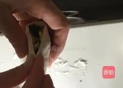 Three fresh stuffed dumplings Practice illustration 18