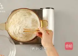 How to eat delicious food in summer.Learn how to make secret pepper and sesame noodles in one minute.Illustration 3