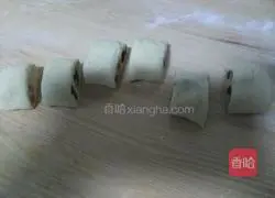 Illustration of how to cut honey bean steamed buns 8