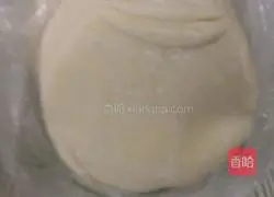 Illustration of how to make leek dumplings and fungus dumplings 5