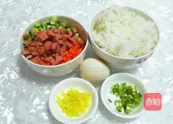 Illustration of how to make fried rice with eggs, ham and sausage 1