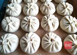 Illustration of how to make pork and leek buns 11