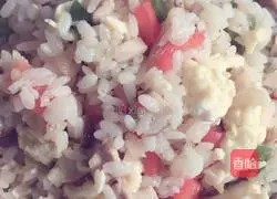 Illustration of how to make colorful shredded pork and egg fried rice 8