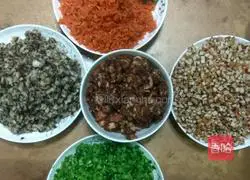 Illustration of how to make Pork, Beans and Mushroom Buns 8