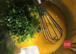Illustration of how to make cilantro and green onion egg pancakes 2