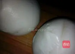Illustration of how to make golden steamed buns 1