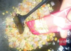 Illustration of how to make curry egg fried rice 4