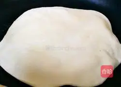 Illustration of how to make single-bread rolls with wild garlic 8