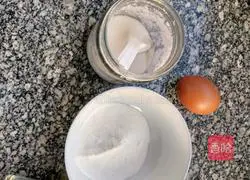 Illustration of making glutinous rice egg pancake 1