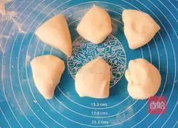 Illustration of how to make cute rabbit steamed buns 6