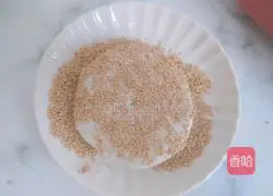 Illustration of how to make glutinous rice cakes with sesame and bean paste 9