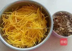 Illustration of how to make yellow radish and pork dumplings 2