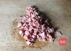 Illustration of how to make ham and egg fried rice 1