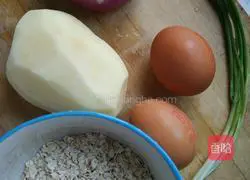Illustration of how to make Potato, Onion and Oatmeal Egg Pancakes 1